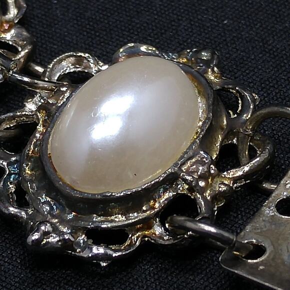 Vintage Sweater Clip, Large Oval Faux Pearls, Silver Tone, 1950s, 5 Inches - Picture 6 of 10